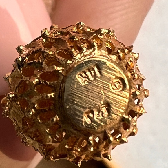 Vintage 14kt Gold 3-Dimensional Diamond Cut Out Pineapple Pendant Necklace - Picture 5 of 11